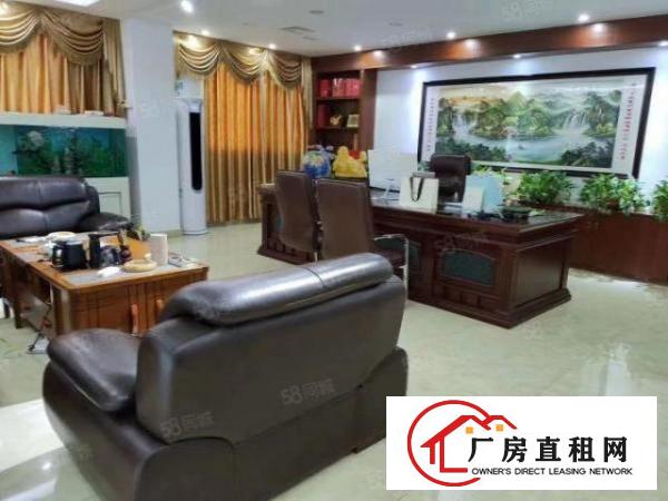  福永汽车站旁新出楼上2100平精装修厂房，好招工，位置好。