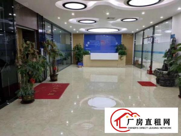  福永汽车站旁新出楼上2100平精装修厂房，好招工，位置好。