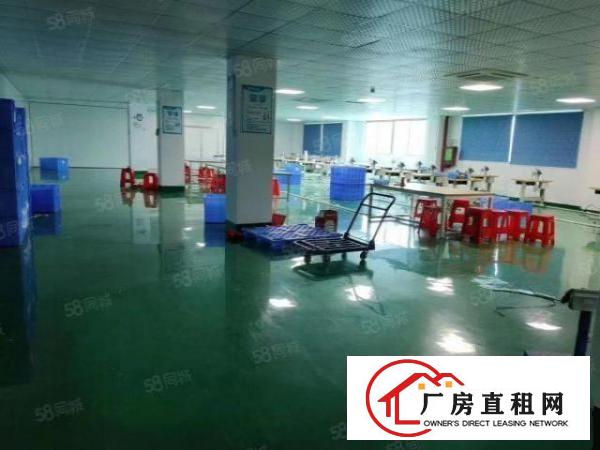  福永汽车站旁新出楼上2100平精装修厂房，好招工，位置好。