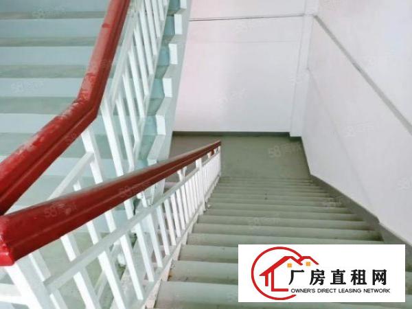 宝安福永镇厂房二楼1000平方出租，只要18元实图