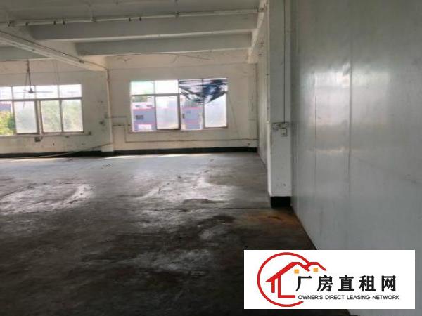  二楼有升降装置。独门独院