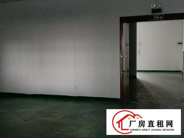  沙井新桥新发700平带前台办公室地坪漆厂房出租