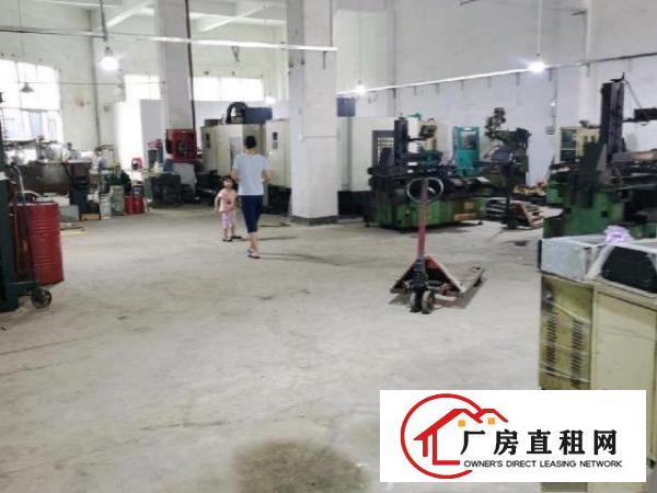  厂房高度6.4米，有专人管理，交通方便。