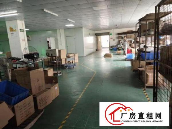  石岩北环地铁口附近新出楼上1900平方带装修厂房出租