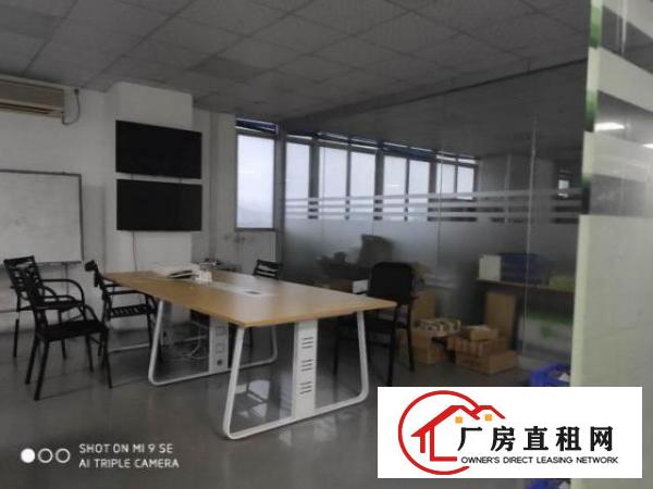  石岩水田第四新出无尘车间1415平，无转转费