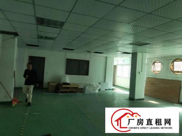  石岩罗租楼上380平厂房出租，证件齐全，现成地坪