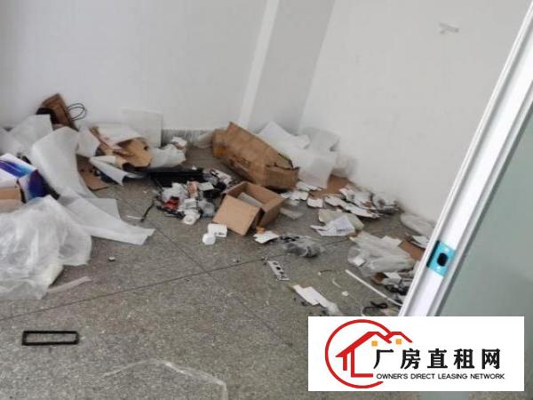  石岩巧通工业园180平米厂房，带装修，水电齐全