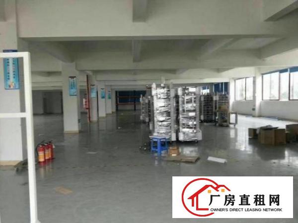  石岩麻布空出楼上600平厂房出租，光线好，带装修