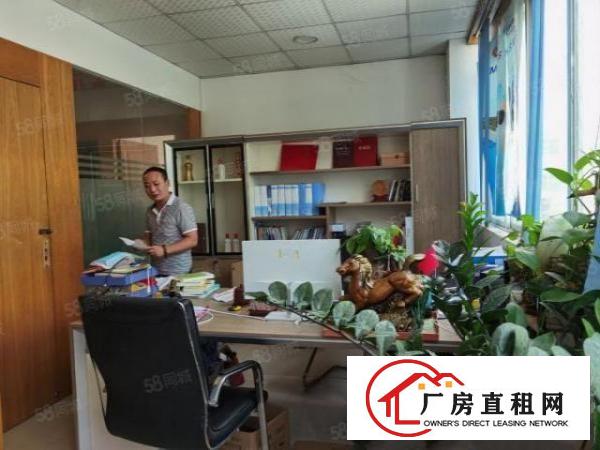  石岩新出原房东楼上精装修650平方厂房出租，水电齐全拎包入住