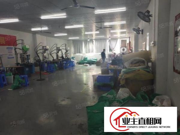  石岩6号地铁口附近3楼500平精装修，免转让费