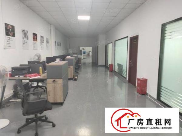  石岩龙大高速口楼上700平厂房出租，无转让费