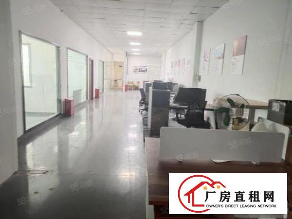  石岩龙大高速口楼上700平厂房出租，无转让费