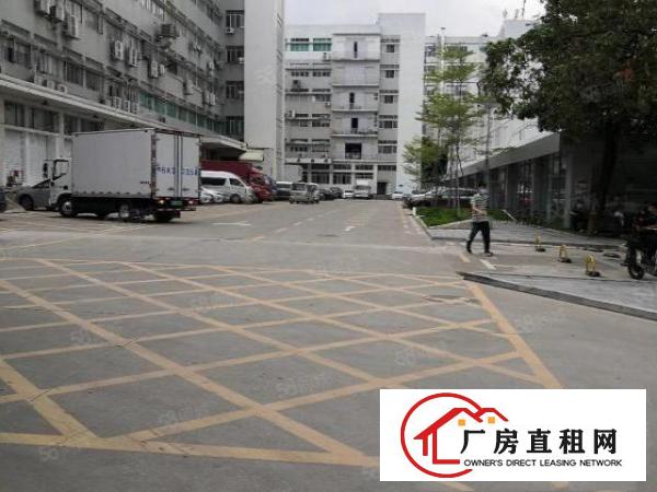  石岩应人石高新产业园3楼上700平，卸货平台，建筑面积出租