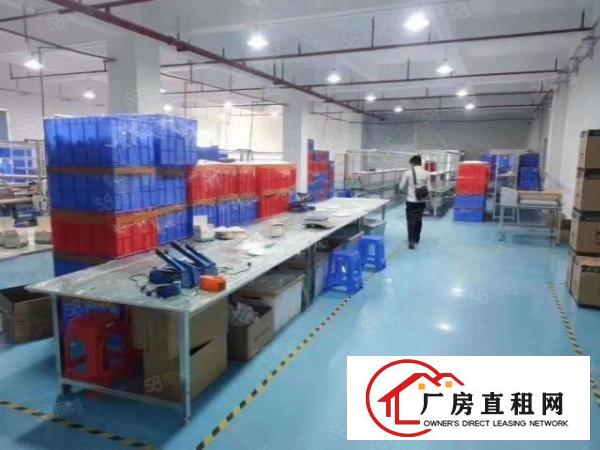  宝安石岩镇高速出口附近，楼上带精装修1100平方厂房出租
