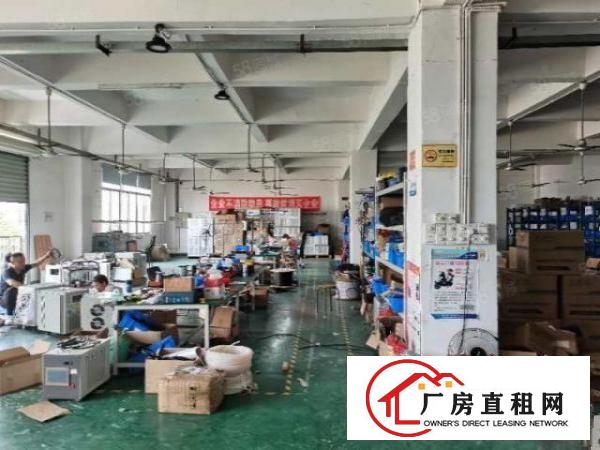  石岩料坑可分租租三楼900平方厂房转租！现成装修办公室地坪漆