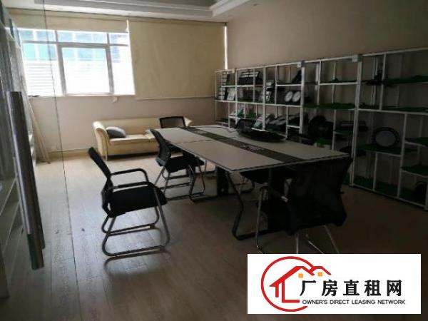  光明松柏路边上新出1500平精装修厂房，面积实在，易招工