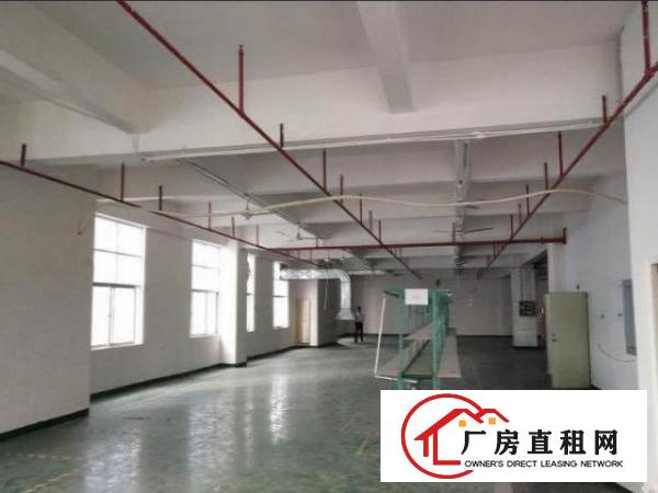  光明上村二楼380平小面积厂房出租，水电齐全，空地大