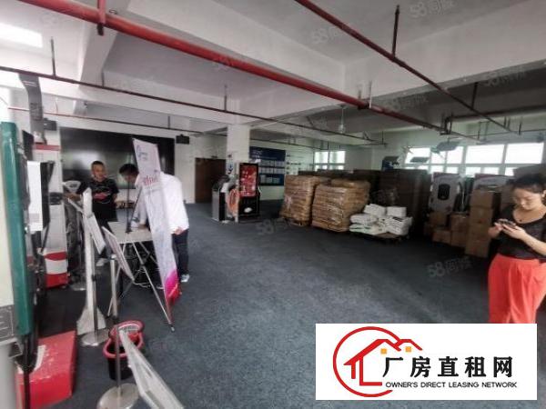  光明区楼上小面积850平方带装修厂房出租，高速出口，好招工。