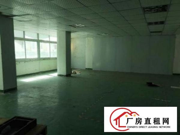  公明上村楼上380平厂房出租，证件齐全，现成地坪