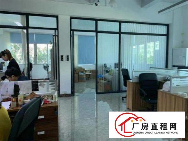  笋盘公明西田工业区楼上1380方水电现成，带地坪漆无尘车间