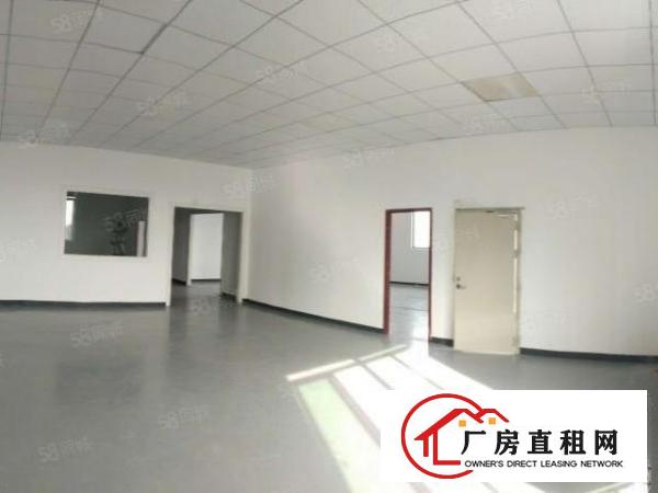  光明松柏路旁楼上520平精装厂房，水电齐全，交通方便。