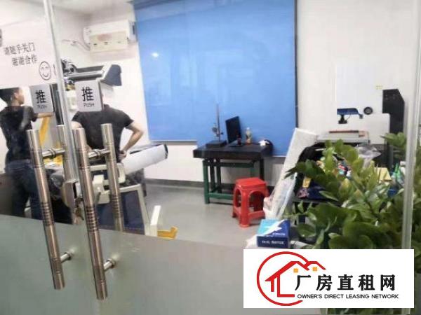  出租长安镇宵边700平方厂房，可分隔，有货梯，价格便宜