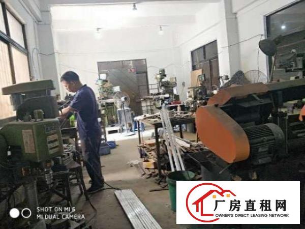  长安霄边500平厂房出租临界深圳松岗不堵车空地大