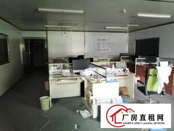  前台办公室车间现成装修，拎包生产。