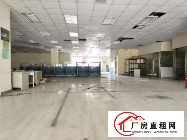  现空出楼上精装修860平方厂房出租，水电齐全，无需装让费