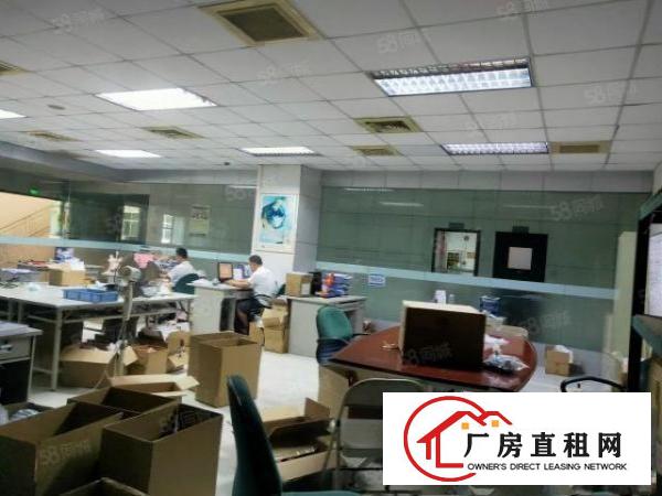  厦岗楼上1800平方重工业厂房，水电齐全有办公室，独立洗手间