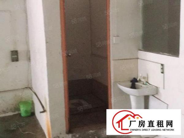  长安镇乌沙新安大桥一楼650平米带航车水电齐全厂房招租