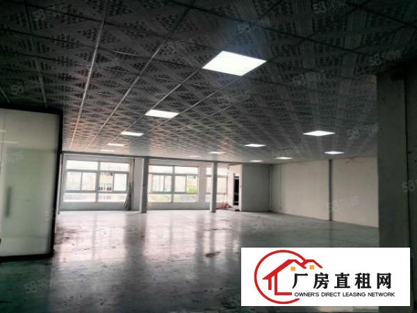  长安沙头南区三楼580平方，水电齐全，拎包入住。有玻璃办公室
