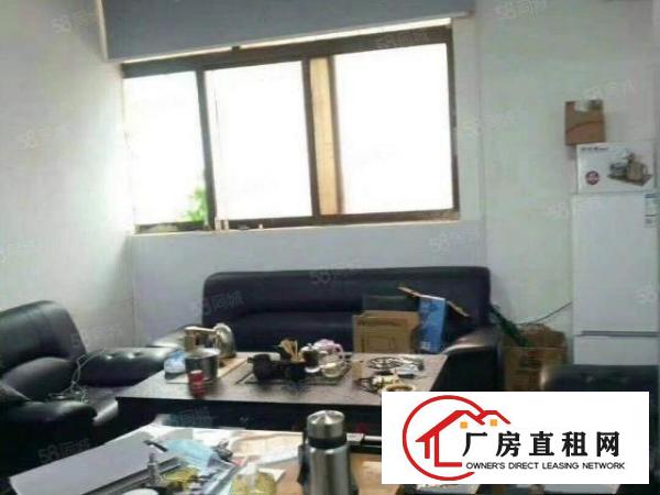  长安镇新出厦边一楼标准厂房200平方，现成装修，水电到位。