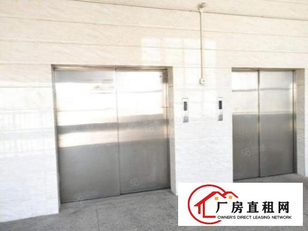  长安镇现有楼上带装修厂房1000平方，水电齐全，实际面积出租