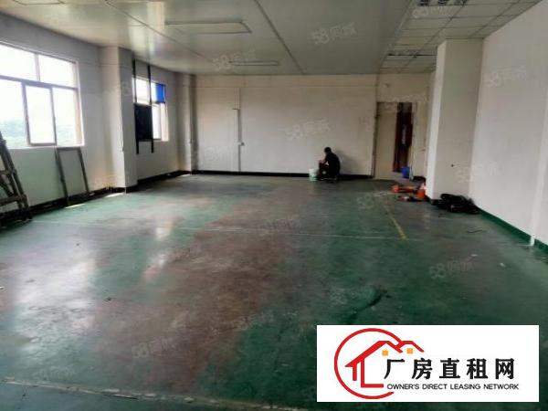  新安街口楼上现成电子车间300平方。有水电办公室。