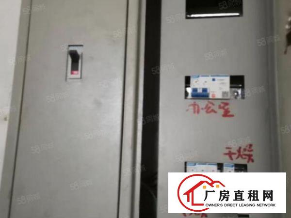  长安上角新空出一楼370平，带办公室，水电齐全。适合各行各业