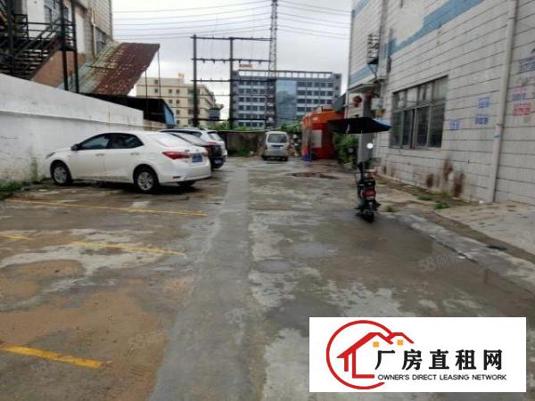  长安上角一楼900平带装修厂房，水电齐全，有独立卫生间