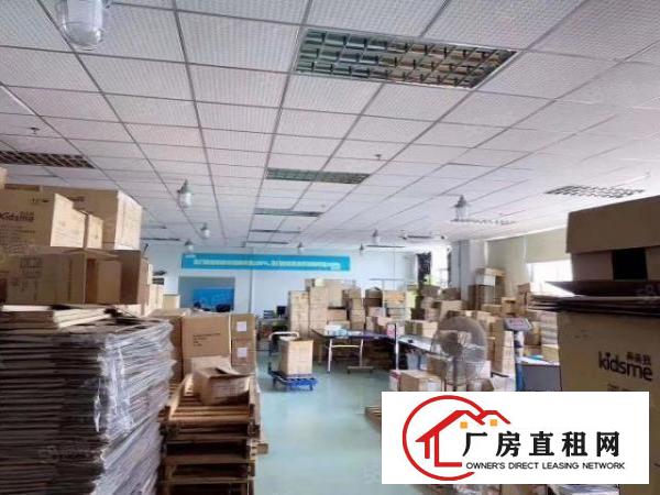  长安镇沙头社区楼上整层2200平办公室装修，水电齐全可办环评