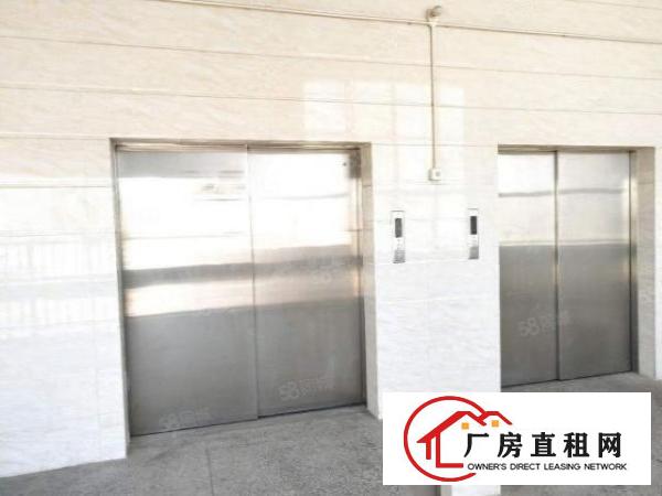  长安镇现有楼上带装修厂房1000平方，水电齐全，实际面积出租