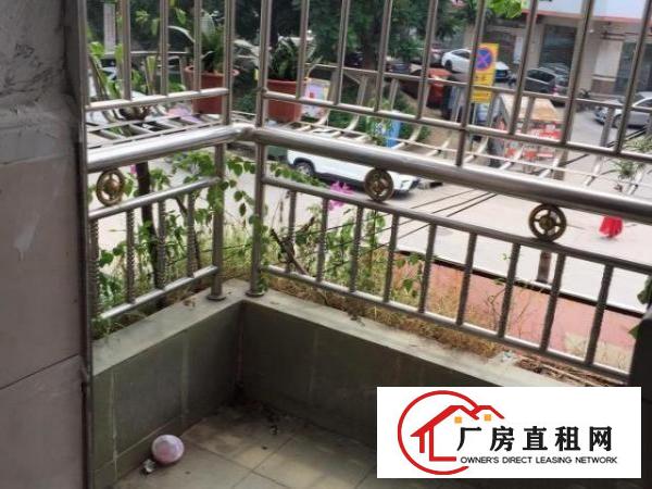  二楼整层楼，可做小型制衣厂，大厅可摆8台衣车