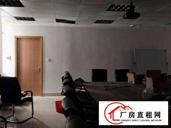  精装办公室！配套齐全。拧包入住