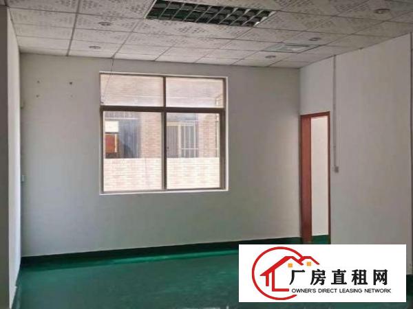  精装修厂房现成的一间办公室有吊顶地坪漆水电齐全，主线到位。