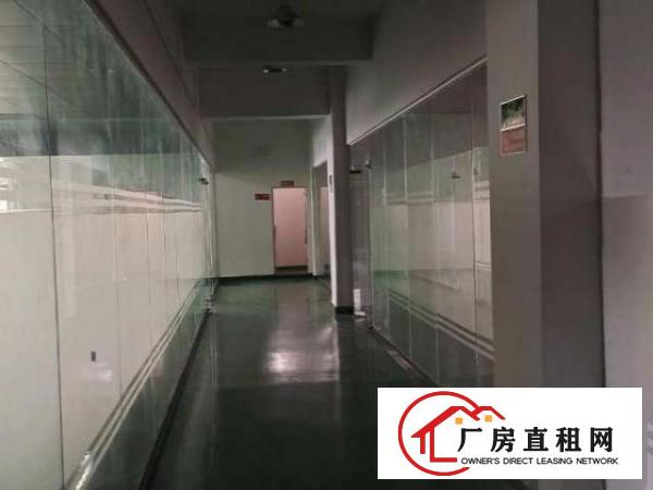  精装修厂房现成的一间办公室有吊顶地坪漆水电齐全，主线到位。