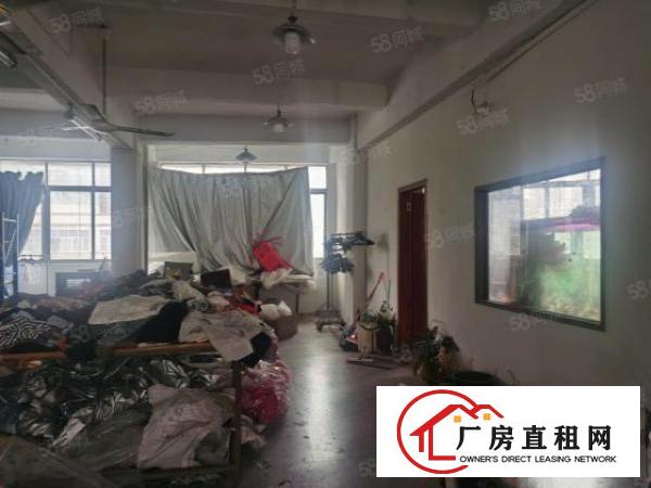  新出楼上一整层有制衣线路展厅