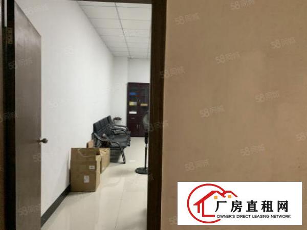  电子客户搬迁！精装修1000平米现成四间办公室
