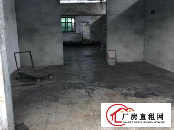  独栋铁皮房刚换好铁皮隔热层