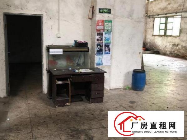  独栋铁皮房刚换好铁皮隔热层