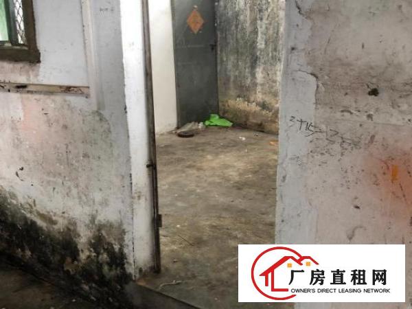  独栋铁皮房刚换好铁皮隔热层