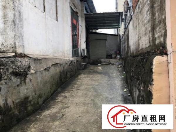  独栋铁皮房刚换好铁皮隔热层