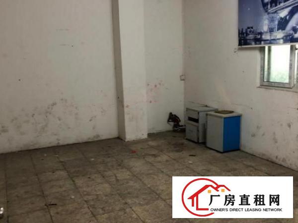  独栋铁皮房刚换好铁皮隔热层